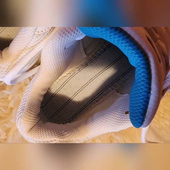 Fila Sneakers - Picture 5 of 8